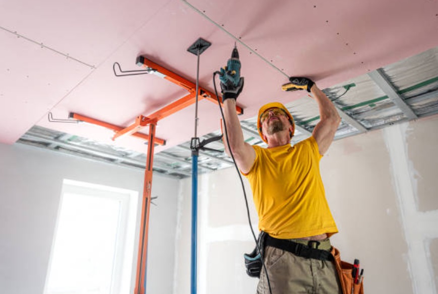 Waarop Letten Bij het Inhuren van een Specialist in Wand en Plafondafwerking